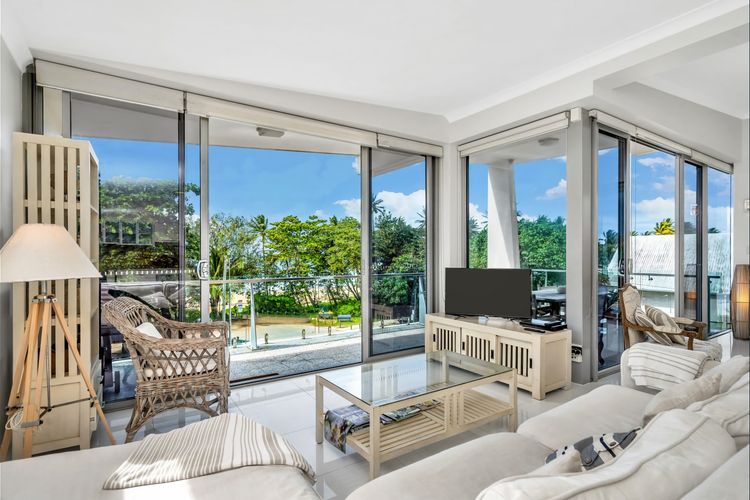 Beachfront Penthouse Dunk Island Views Prime Village Location