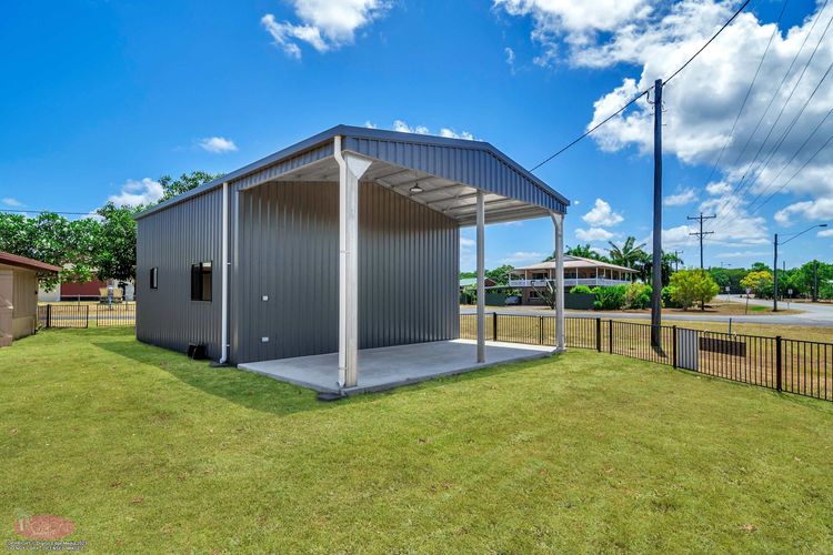 Reef Shack Beach Vibes Stroll to the beach