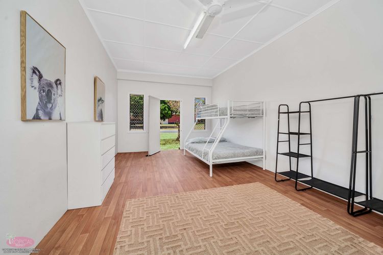 Reef Shack Beach Vibes Stroll to the beach