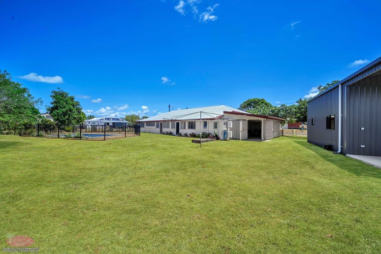 Reef Shack Beach Vibes Stroll to the beach