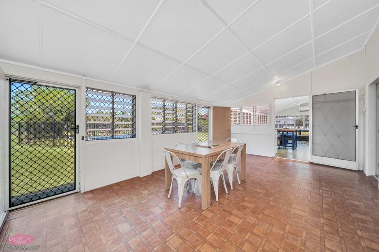 Reef Shack Beach Vibes Stroll to the beach