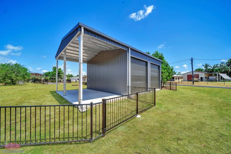 Reef Shack Beach Vibes Stroll to the beach