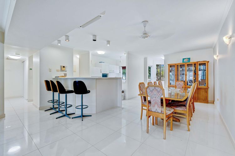 Ulysses 2 Beach front Apartment