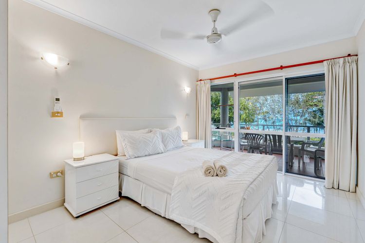 Ulysses 2 Beach front Apartment