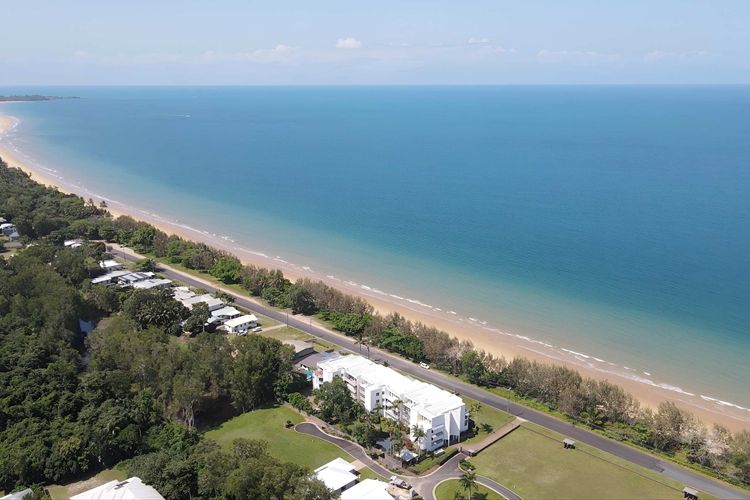 Ulysses 2 Beach front Apartment