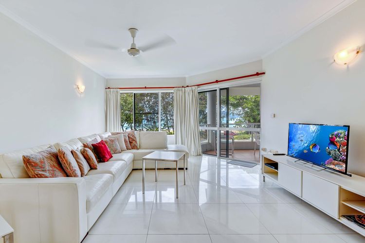Ulysses 2 Beach front Apartment