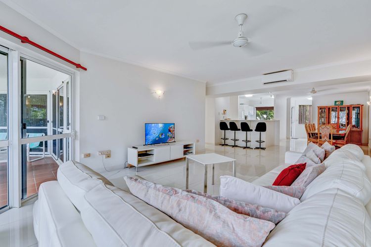 Ulysses 2 Beach front Apartment