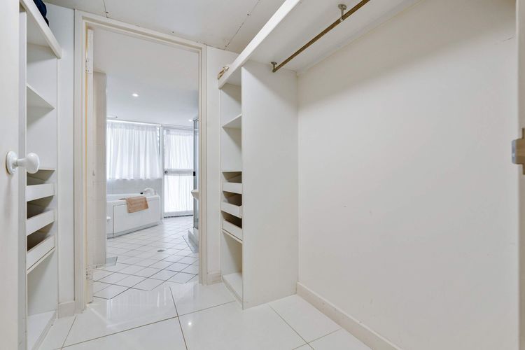 Ulysses 2 Beach front Apartment