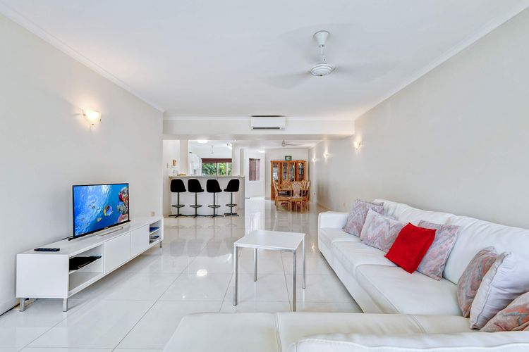 Ulysses 2 Beach front Apartment