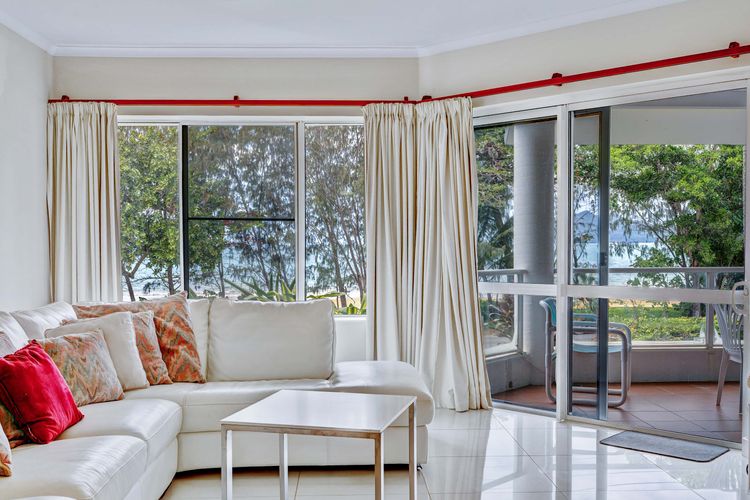 Ulysses 2 Beach front Apartment