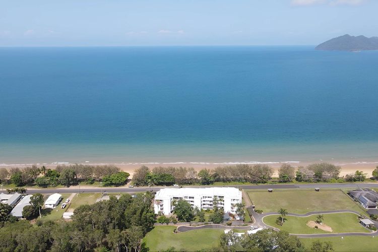 Ulysses 2 Beach front Apartment