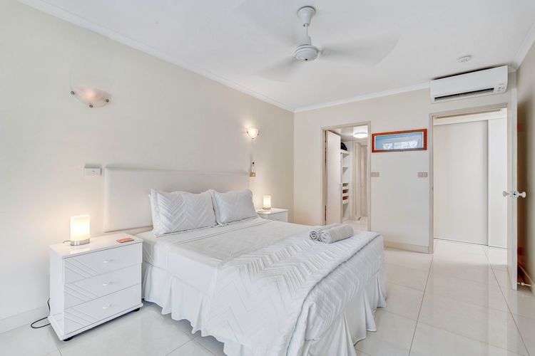 Ulysses 2 Beach front Apartment