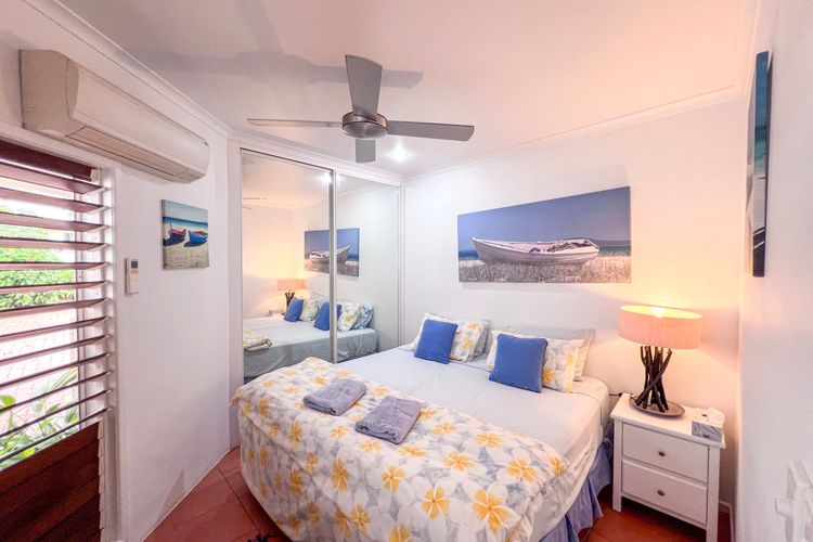 Beaches Apt 2 Beachfront