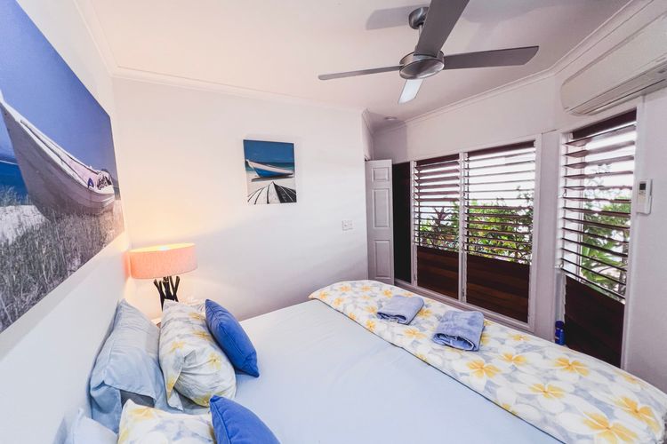 Beaches Apt 2 Beachfront