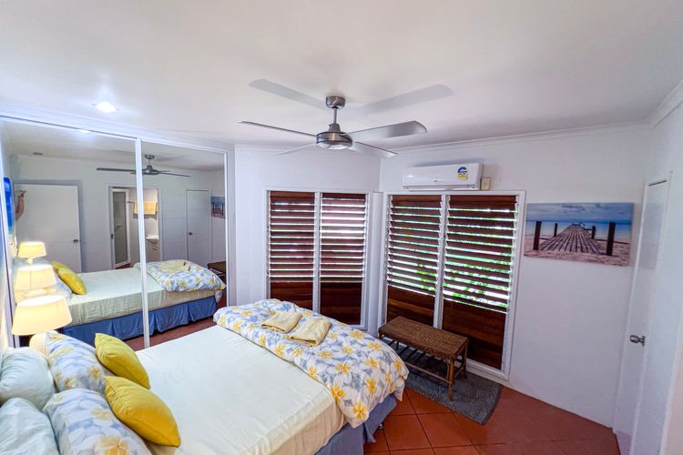 Beaches Apt 2 Beachfront