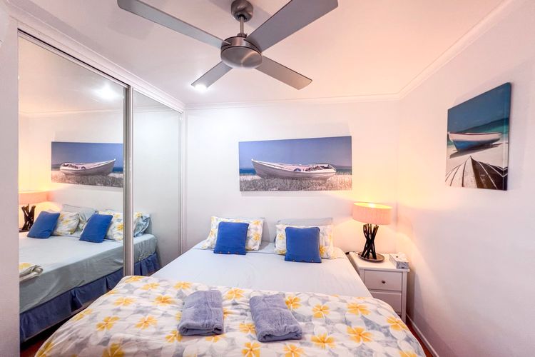 Beaches Apt 2 Beachfront