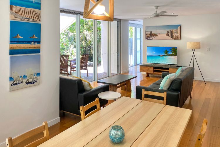 Maggies Beachfront Apt. 9