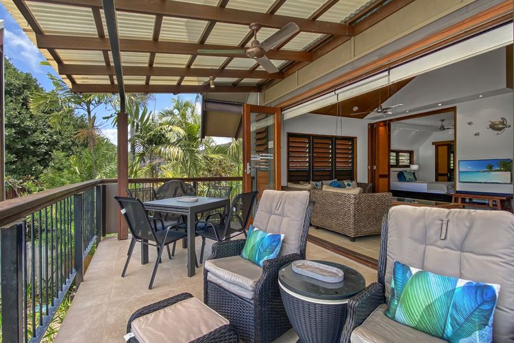 Pure Magnetic Villa 10