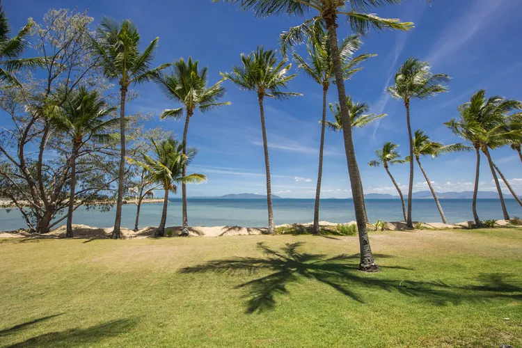 Pure Magnetic Villa 8