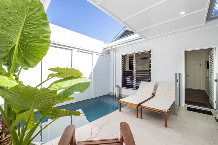 Reflections Turquoise Villa 4