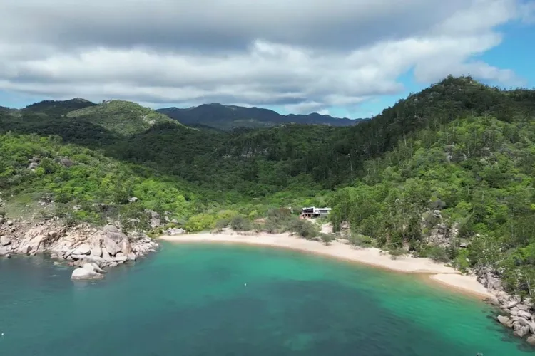 The Beach House at Arthur Bay