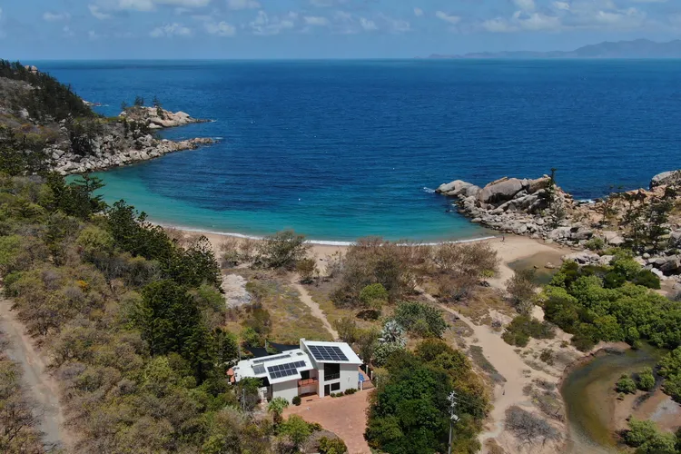 The Beach House at Arthur Bay