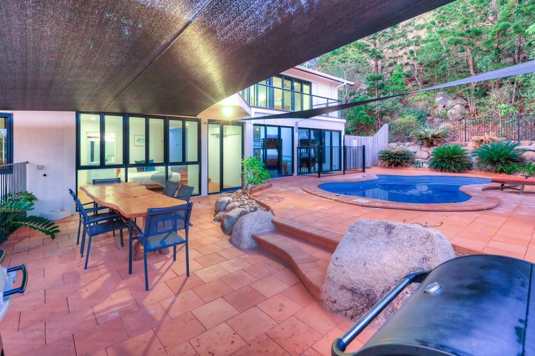 The Beach House at Arthur Bay