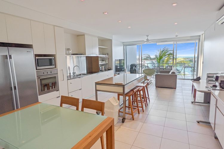 Blue on Blue Apartment 932