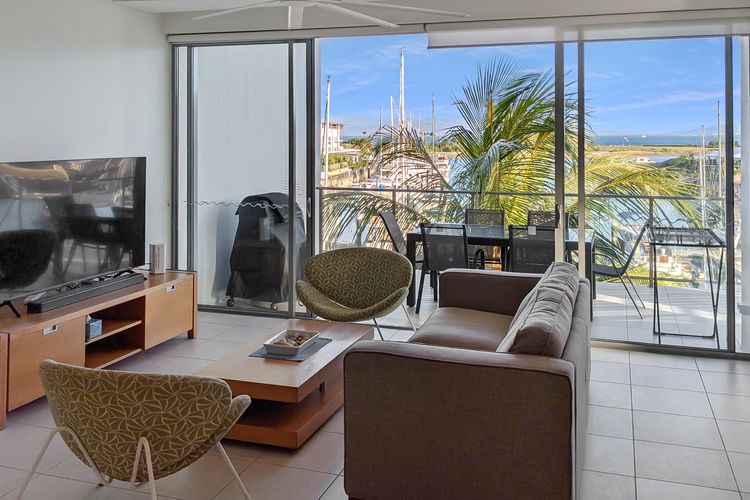 Blue on Blue Apartment 932 - Lounge Room