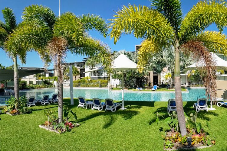 Blue on Blue Apartment 932 - Lagoon Pool