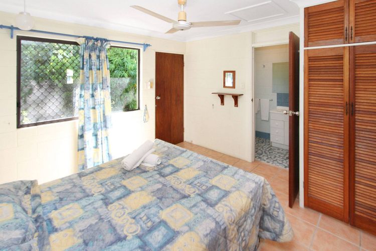 Alma Bay Holiday Unit 1 - Bedroom