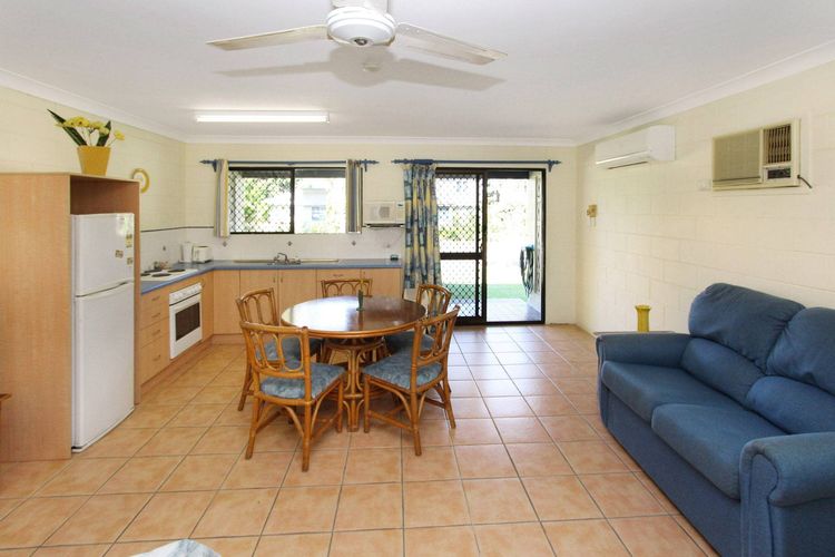 Alma Bay Holiday Unit 1 - Living Area