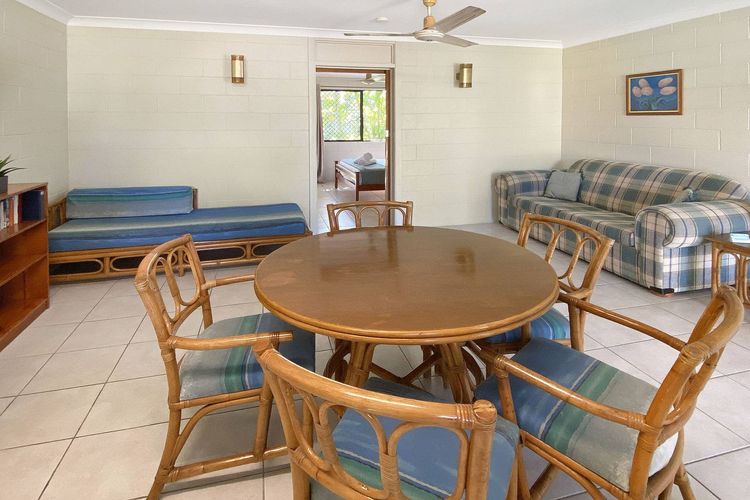 Alma Bay Holiday Unit 2 - Living Area