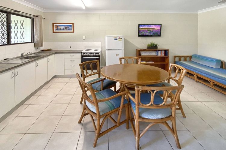 Alma Bay Holiday Unit 2 - Living Area