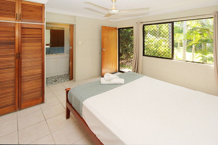 Alma Bay Holiday Unit 2 - Bedroom
