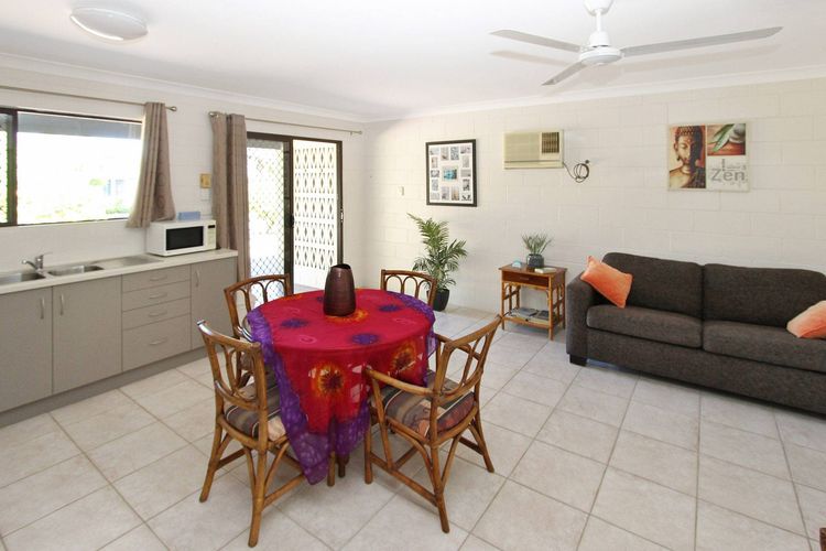 Alma Bay Holiday Unit 3 - Living Area