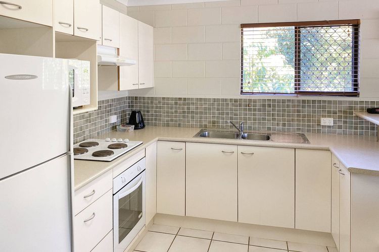 Alma Bay Holiday Unit 4 - Kitchen