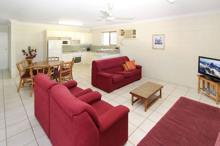 Alma Bay Holiday Unit 4 - Living Area