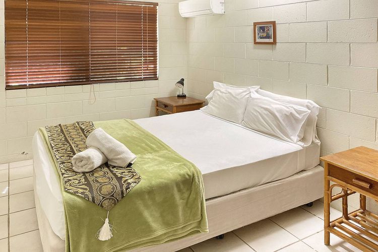 Alma Bay Holiday Unit 4 - Master Bedroom