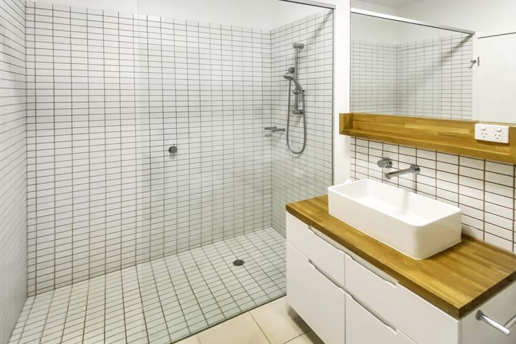 1 Bright Point Apartment 4502 - Main Bathroom