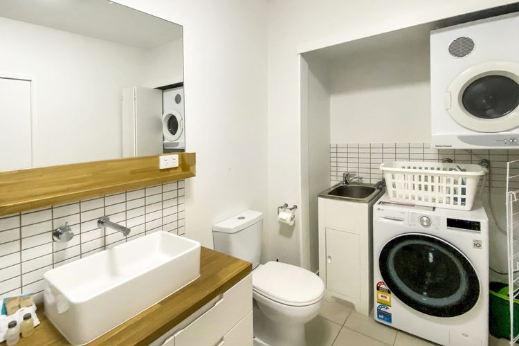 1 Bright Point Apartment 4502 - Main Bathroom/Laundry