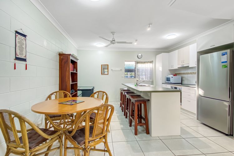 Paradise Apartments 2