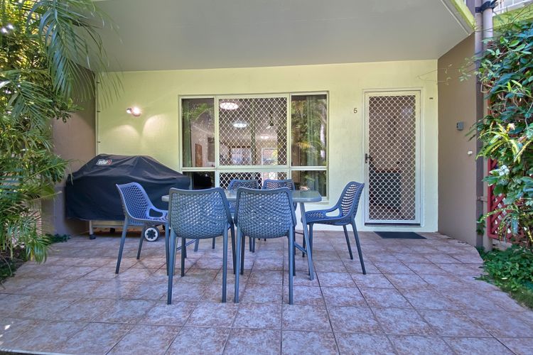 Front door BBQ outdoor area