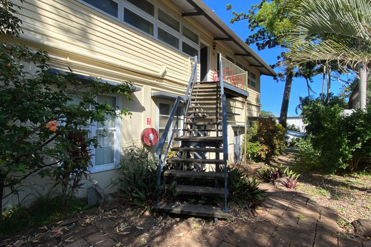 The Captain’s Manor on Cook 6