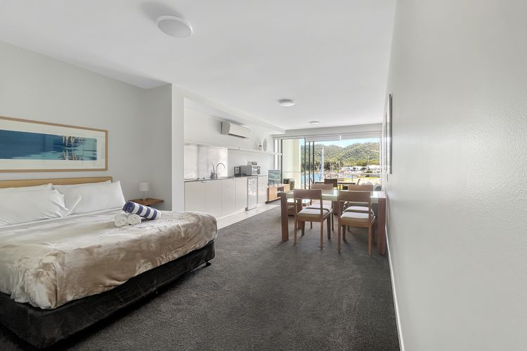 Blue on Blue Superior Studio Room 1351