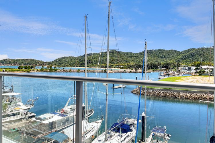 Blue on Blue Superior Studio Room 1351