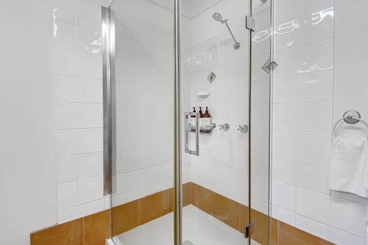 Sails on Horseshoe Apartment 6