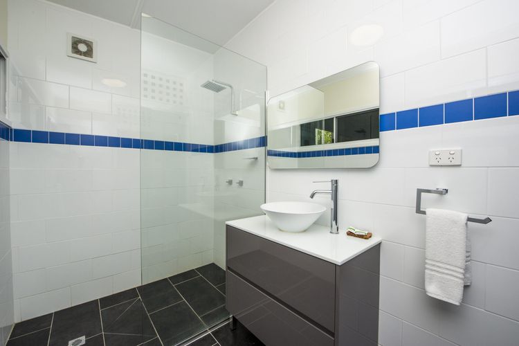 Azure on Geoffrey - Bathroom