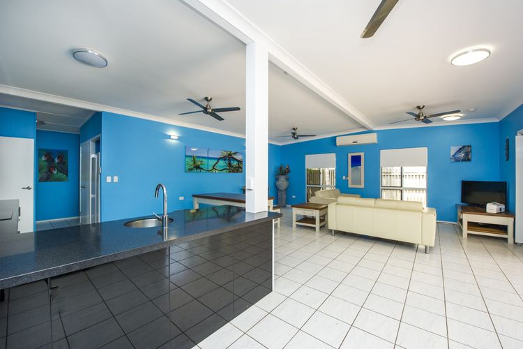 Azure on Geoffrey - Living Area