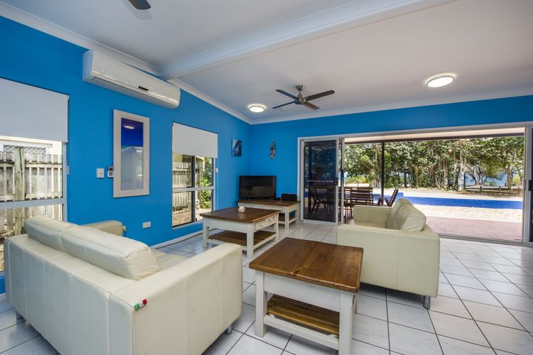 Azure on Geoffrey - Living Area